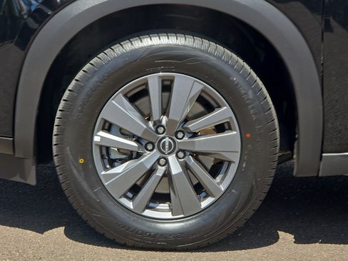 Used 2025 Nissan Pathfinder SV AWD/4WD image 27