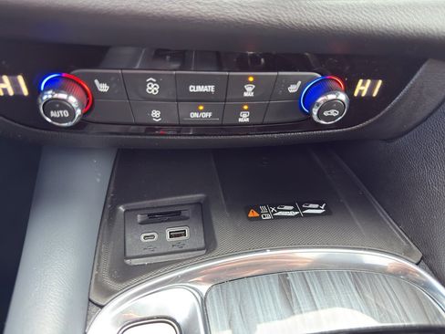 Used 2022 Buick Enclave Essence w/ Experience Buick Package image 21