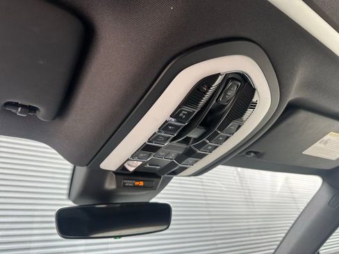 Certified 2023 Porsche Macan AWD/4WD image 35