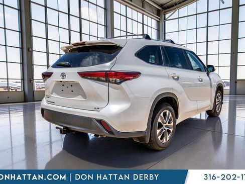 Used 2023 Toyota Highlander XLE FWD image 40