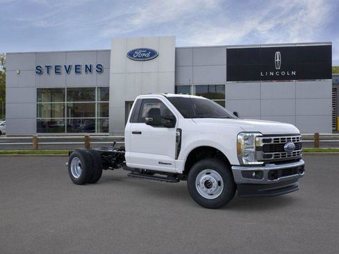 New 2026 Ford F350 4x4 Regular Cab DRW Super Duty image 1