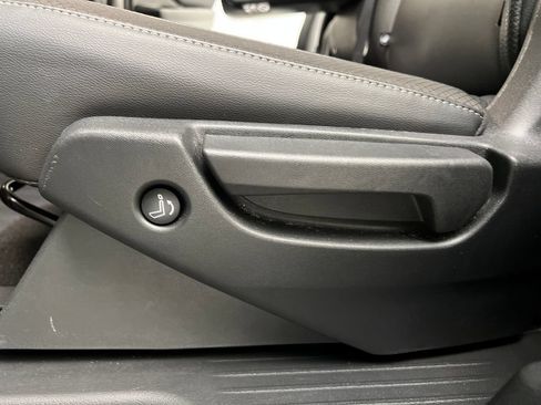 Used 2025 Nissan Pathfinder SL FWD image 18