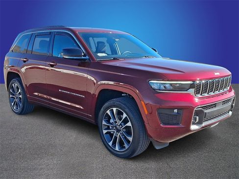 Used 2024 Jeep Grand Cherokee Overland w/ Luxury Tech Group IV image 3