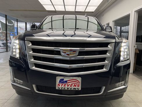 Used 2018 Cadillac Escalade Premium Luxury image 2