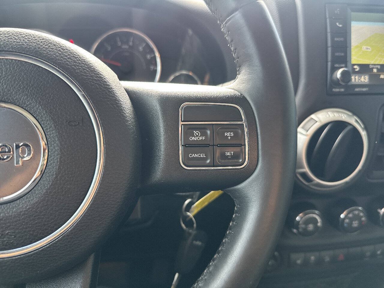 Used 2016 Jeep Wrangler Unlimited Sahara w/ Connectivity Group AWD/4WD image 33