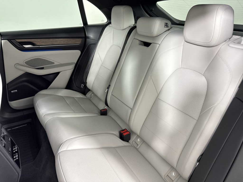 Certified 2025 Porsche Macan Electric RWD image 23