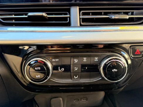 Used 2025 Chevrolet Trax LT FWD image 23