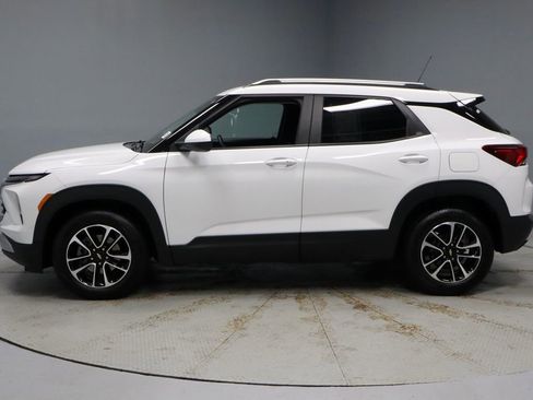 Used 2024 Chevrolet TrailBlazer LT w/ LT Cold Weather Package FWD image 8