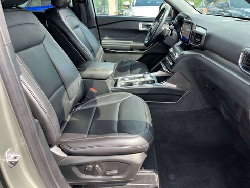 Used 2020 Ford Explorer XLT w/ Equipment Group 202A AWD/4WD image 12