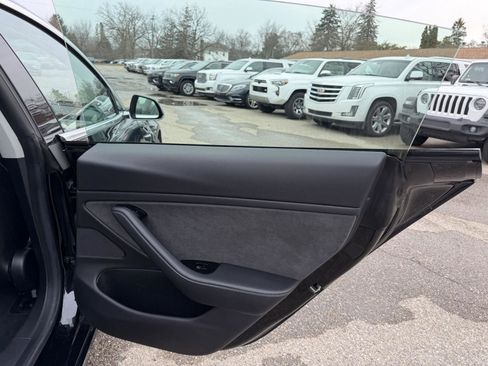 Used 2019 Tesla Model 3 Long Range image 19