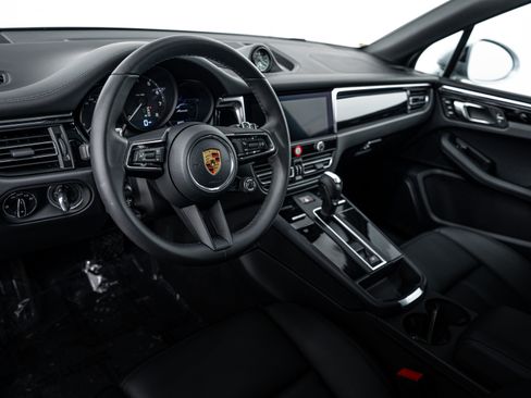 Certified 2026 Porsche Macan image 4