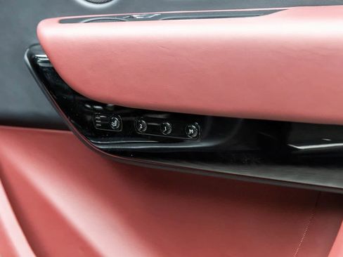 Used 2022 Rolls-Royce Cullinan image 38