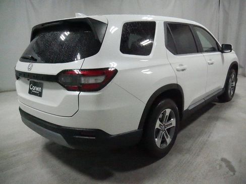 New 2025 Honda Pilot EX-L image 8