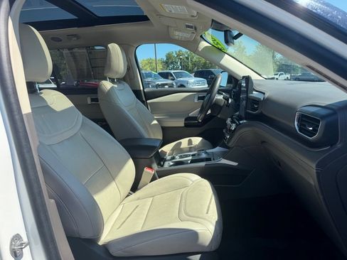 Certified 2023 Ford Explorer Platinum w/ Technology Package AWD/4WD image 18