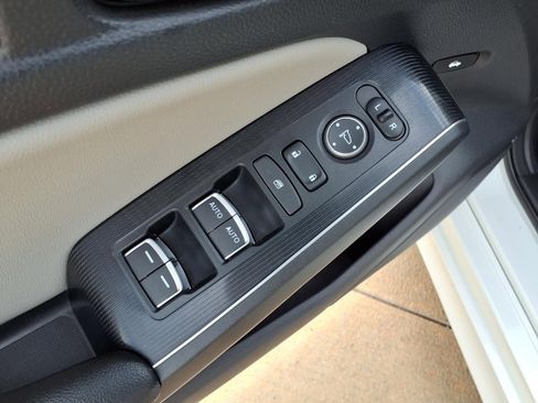 Used 2023 Honda Civic Touring image 23