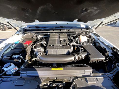 Used 2024 Nissan Frontier PRO-4X w/ Technology Package image 12