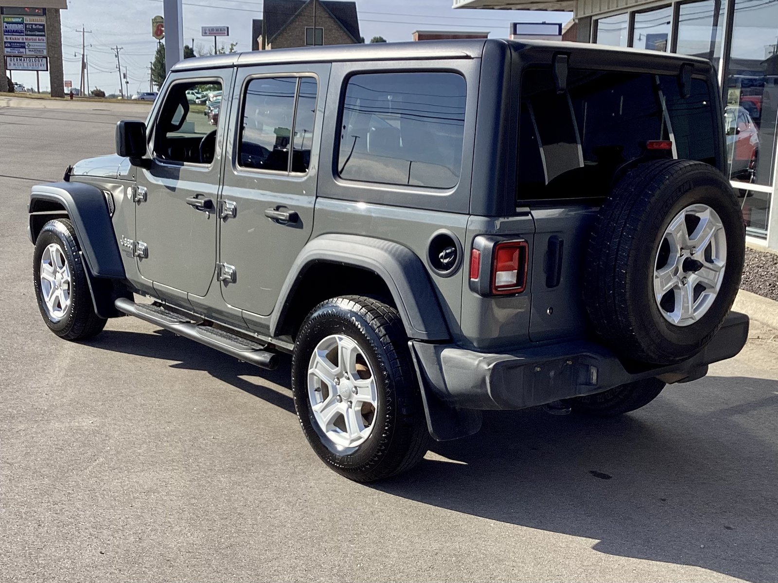 Used 2018 Jeep Wrangler Unlimited Sport S AWD/4WD image 9