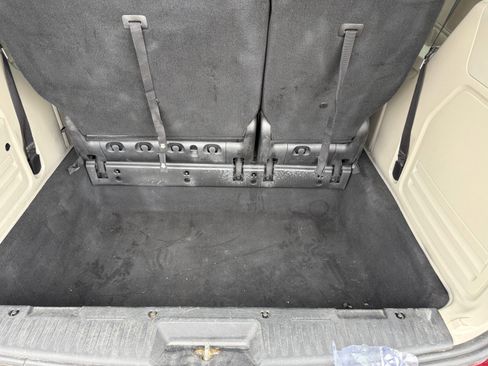 Used 2018 Dodge Grand Caravan SE image 12