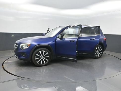 Used 2020 Mercedes-Benz GLB 250 w/ Premium Package image 36