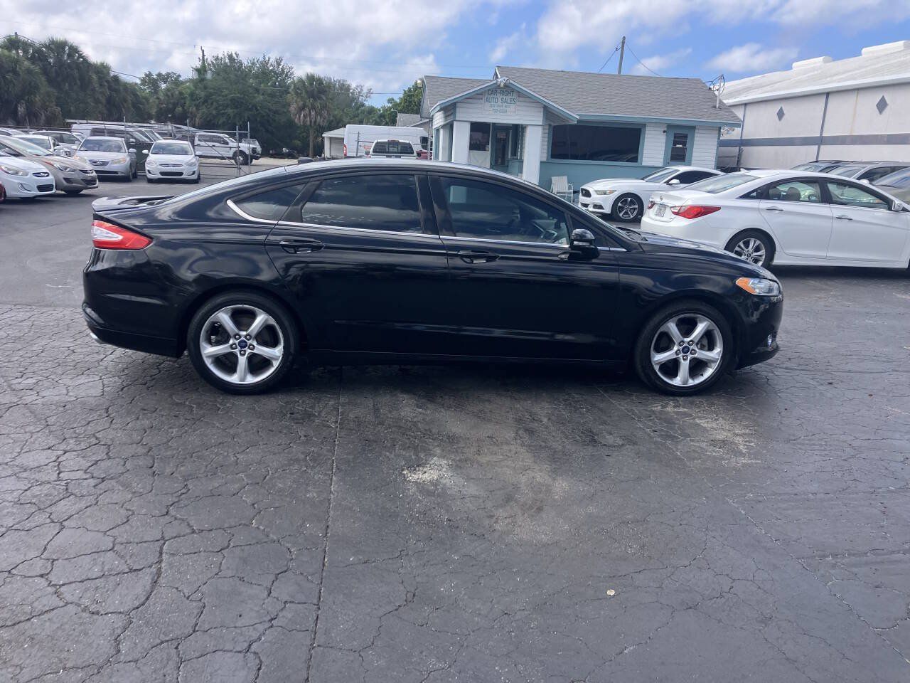 Used 2016 Ford Fusion SE w/ Equipment Group 201A FWD image 11