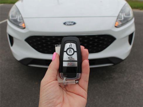 Used 2022 Ford Escape SE image 52