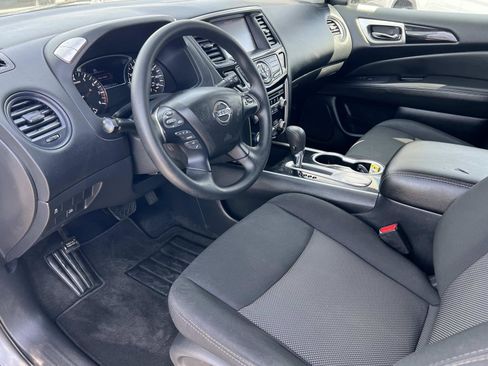 Used 2019 Nissan Pathfinder S image 5