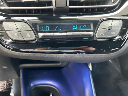 Used 2021 Toyota C-HR XLE image 22