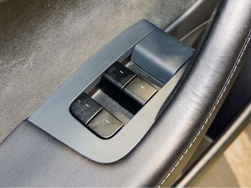 Used 2021 Tesla Model 3 Standard Range Plus image 8