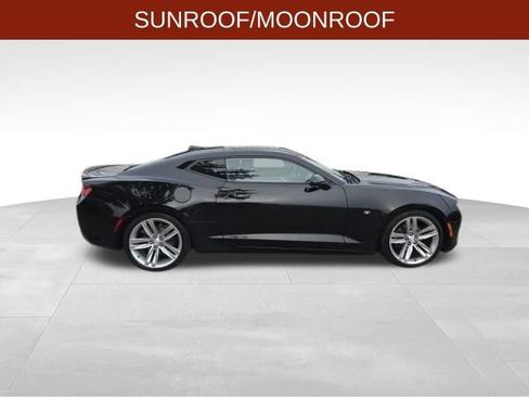 Used 2017 Chevrolet Camaro LT RWD image 7