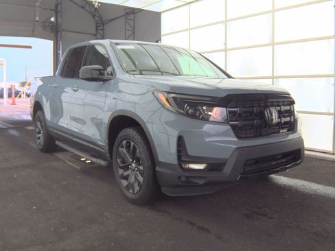 Used 2024 Honda Ridgeline Sport image 2