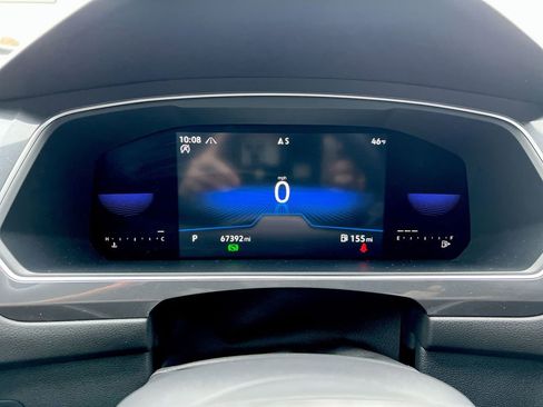 Used 2022 Volkswagen Tiguan SE R-Line image 11