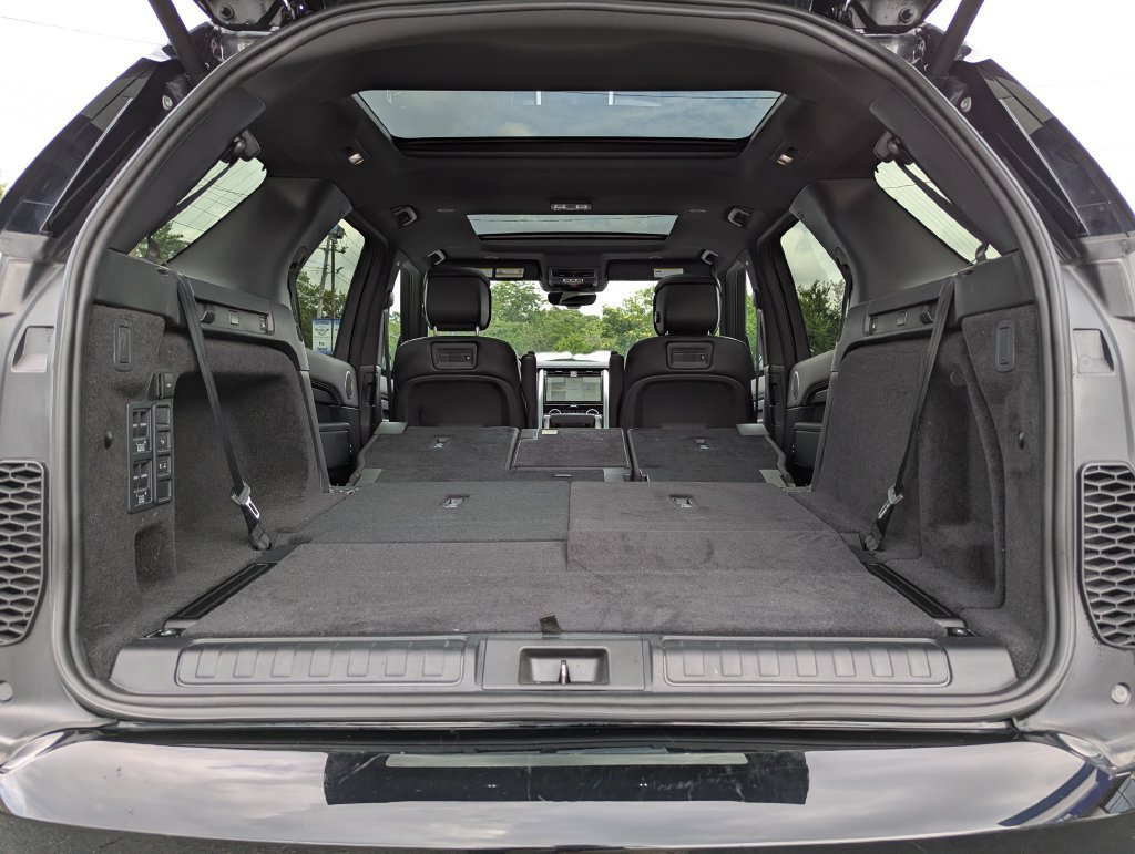 Used 2025 Land Rover Discovery Dynamic SE AWD/4WD image 47