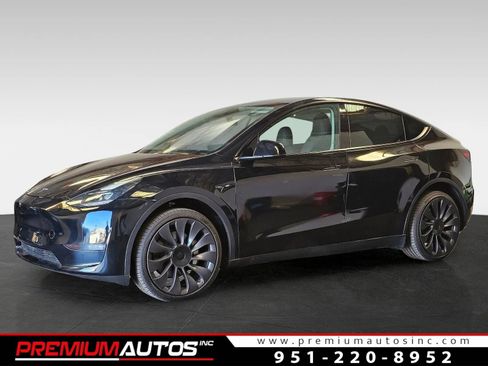 Used 2025 Tesla Model Y Long Range RWD image 1
