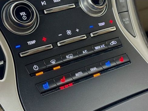 Used 2018 Lincoln MKX Reserve w/ Lincoln MKX Climate Package image 17