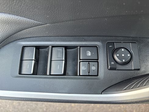 Used 2025 Toyota RAV4 XLE AWD/4WD image 17