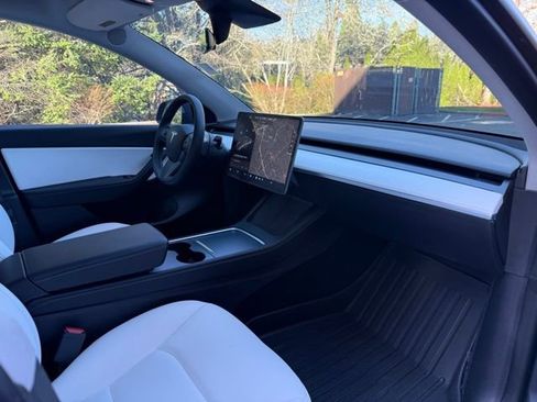 Used 2022 Tesla Model Y Performance image 11