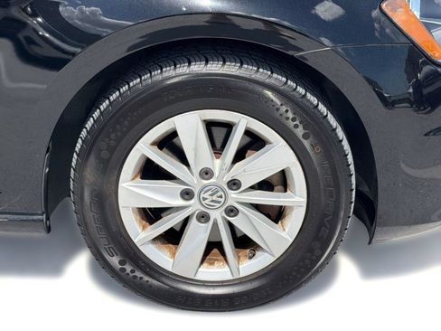 Used 2015 Volkswagen Golf S FWD image 13