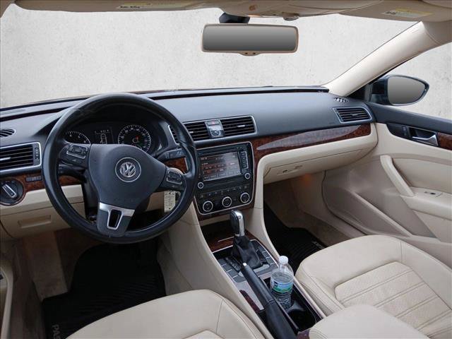 Used 2012 Volkswagen Passat 2.5 SEL FWD image 10