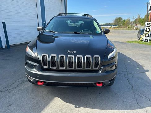 Used 2015 Jeep Cherokee Trailhawk w/ Comfort/Convenience Group AWD/4WD image 3