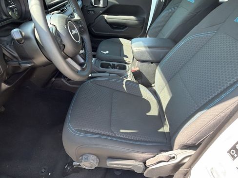 Used 2025 Jeep Wrangler Unlimited Rubicon 4xe AWD/4WD image 16