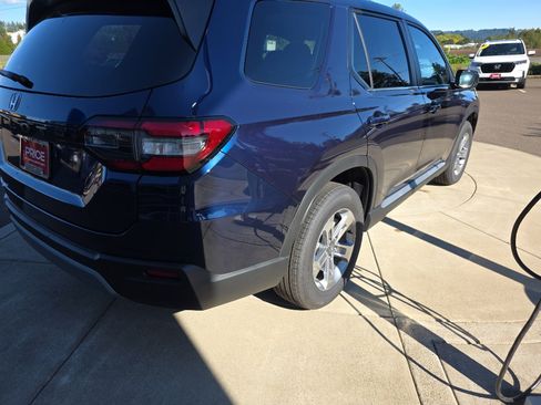 New 2025 Honda Pilot EX-L image 7