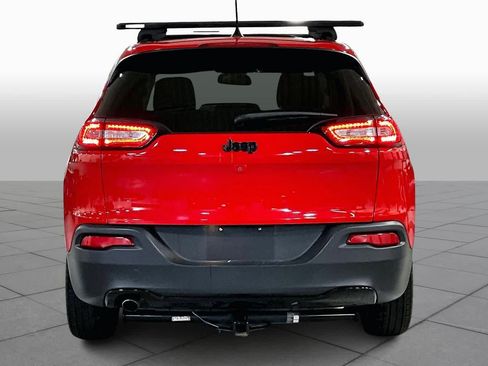 Used 2018 Jeep Cherokee Latitude w/ Altitude Package FWD image 5