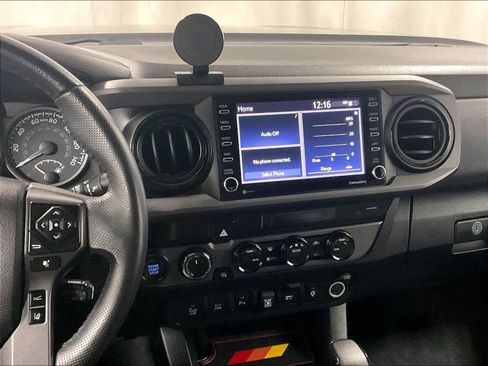 Used 2022 Toyota Tacoma TRD Off-Road image 18