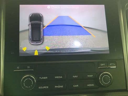 Used 2018 Porsche Macan AWD/4WD image 28