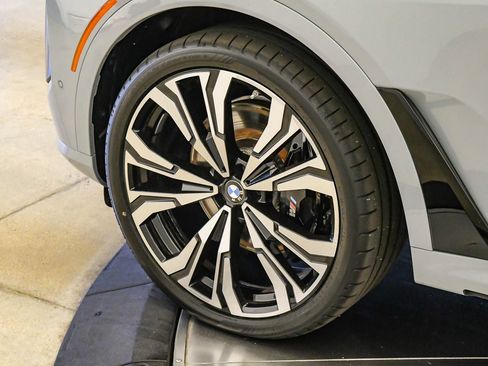 Certified 2024 BMW X7 xDrive40i w/ M Sport Package AWD/4WD image 9