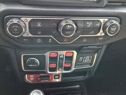 Used 2018 Jeep Wrangler Unlimited Rubicon image 29