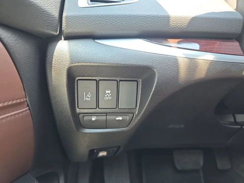 Used 2017 Acura TLX w/ Technology Package FWD image 24