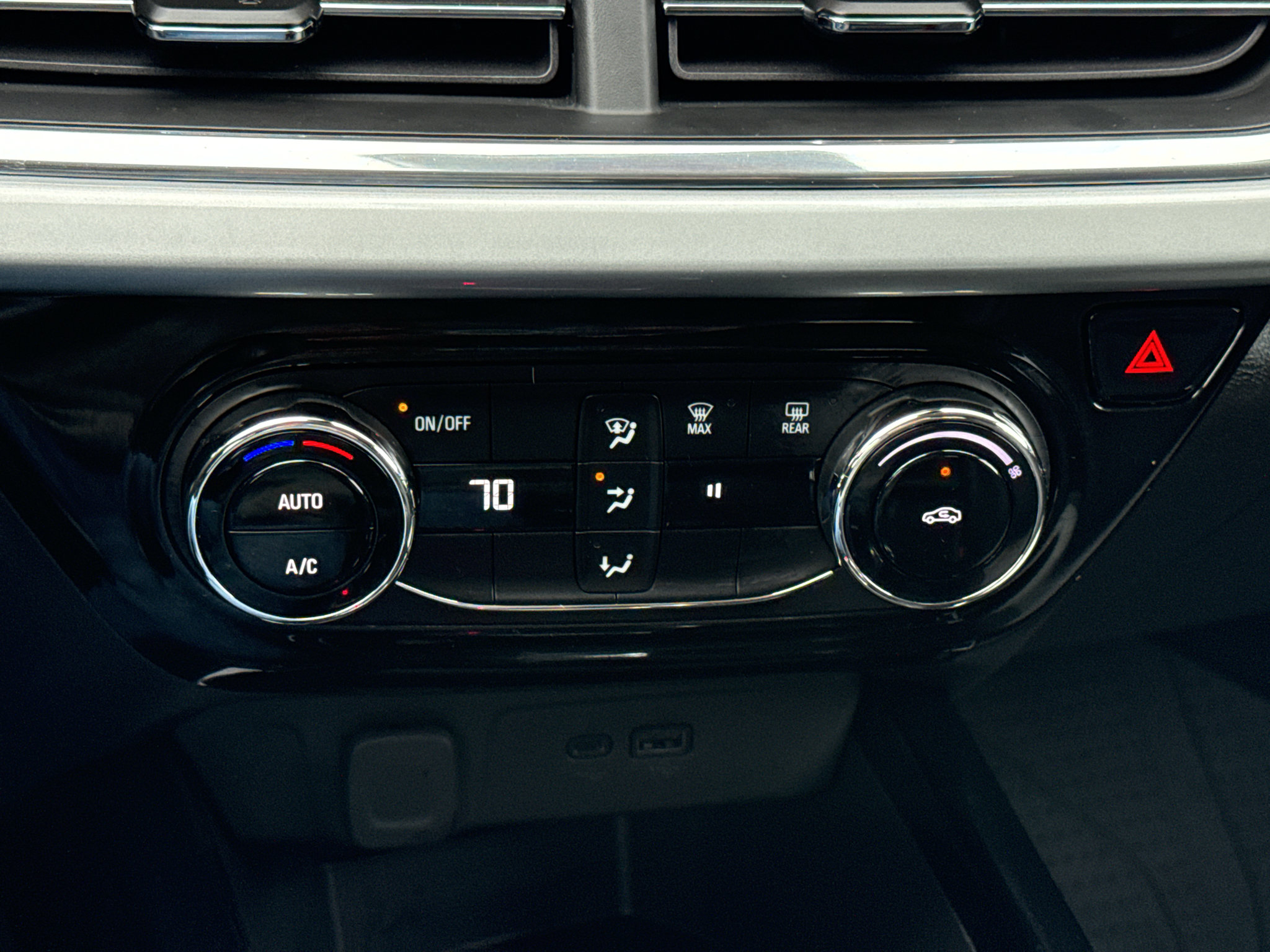 New 2026 Chevrolet Trax LT w/ LPO, Blackout Package FWD image 26