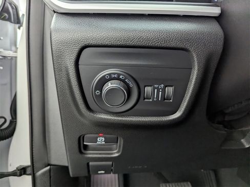 Certified 2023 Jeep Grand Cherokee Altitude image 26