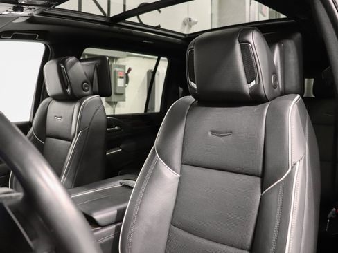 Used 2023 Cadillac Escalade ESV Premium Luxury AWD/4WD image 14